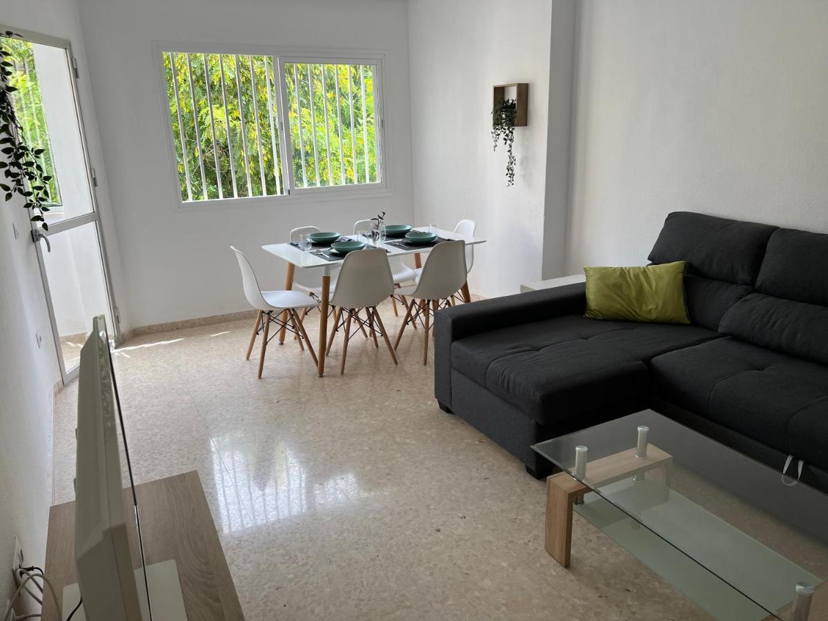 3-bedroom + Crib - Perfect For The Family Appartement